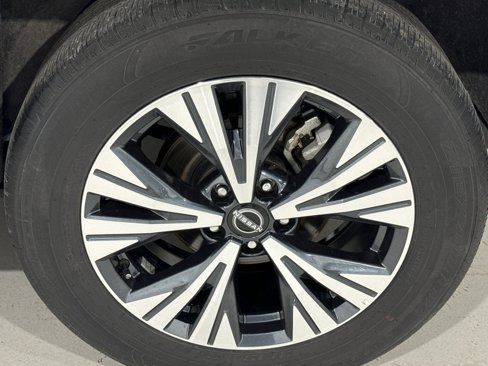 Used 2023 Nissan Rogue SV image 8