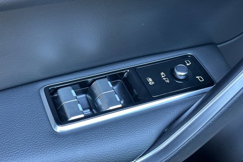 Used 2025 Jaguar F-PACE R-Dynamic S image 11