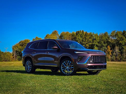 New 2026 Buick Enclave Avenir image 2