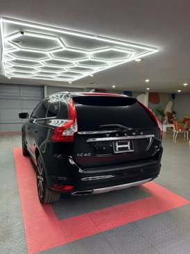 Used 2016 Volvo XC60 T5 Premier w/ Proximity Package image 4