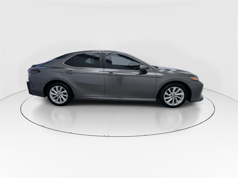 Used 2023 Toyota Camry LE image 9
