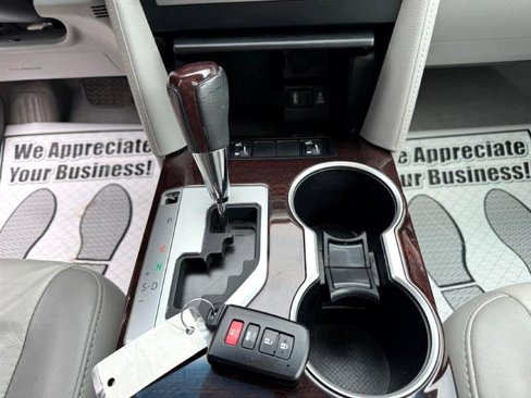 Used 2014 Toyota Camry SE image 23