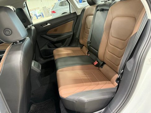 Certified 2025 Volkswagen Jetta SEL image 25