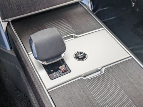 New 2025 Land Rover Range Rover Autobiography image 17