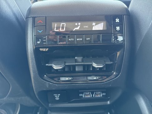 Used 2023 Jeep Grand Cherokee L Limited image 19