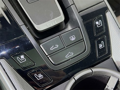 Used 2025 Porsche 911 Carrera image 14