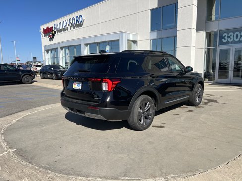 Used 2025 Ford Explorer Active image 4