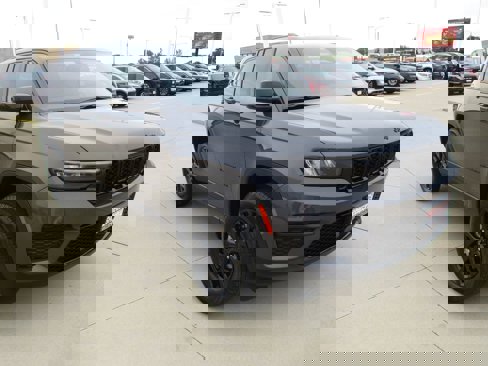 New 2025 Jeep Grand Cherokee Altitude image 8