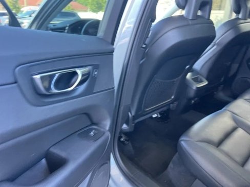 Used 2018 Volvo XC60 T5 Momentum w/ Advanced Package image 37