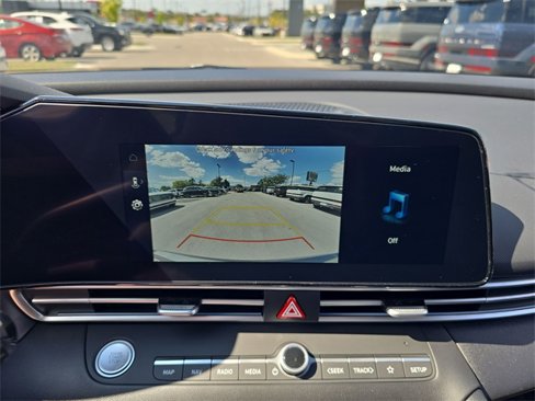 New 2025 Hyundai Elantra SEL image 17