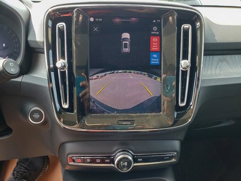 New 2026 Volvo XC40 B5 Core w/ Protection Package Premier image 9