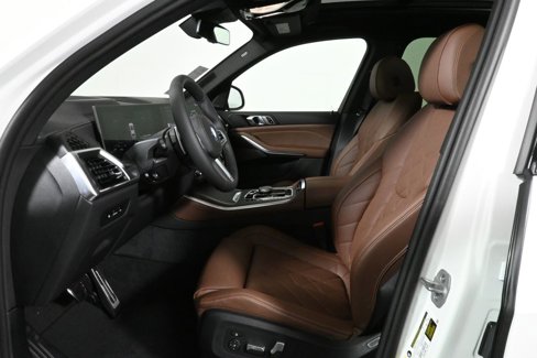 New 2026 BMW X5 xDrive50e w/ M Sport Package image 3