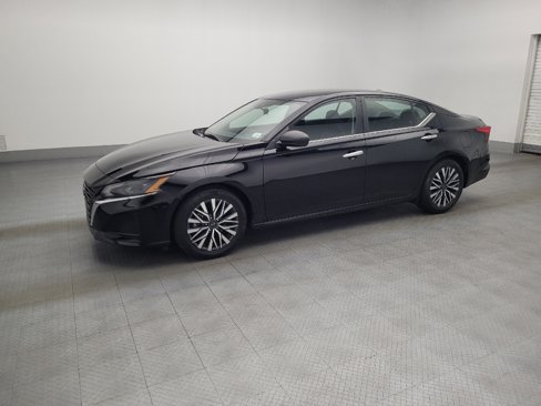 Used 2024 Nissan Altima 2.5 SV image 2
