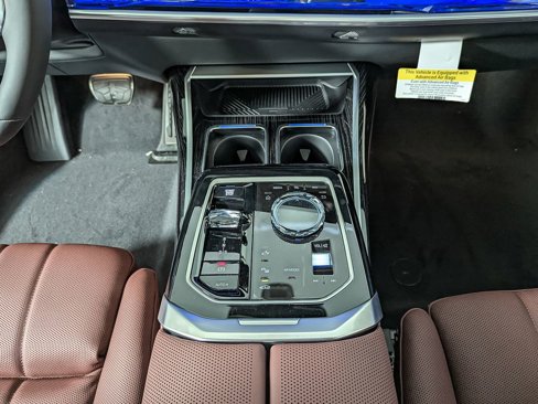 New 2026 BMW 750e xDrive w/ Premium Package image 28