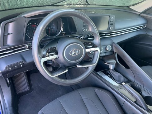 Used 2023 Hyundai Elantra SE w/ Preferred Accessory Package image 18