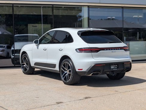 Certified 2024 Porsche Macan image 3