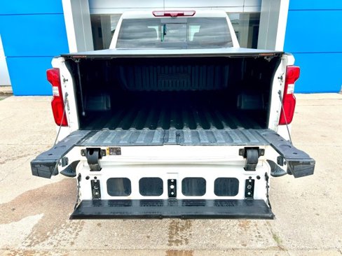 Used 2022 Chevrolet Silverado 1500 High Country w/ Technology Package image 10