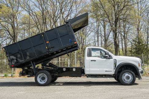 New 2025 Ford F550 4x4 Regular Cab Super Duty image 3