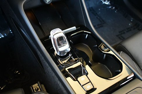 Used 2024 Volvo XC40 B5 Plus image 52