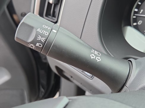 Used 2025 Nissan Frontier SV image 29