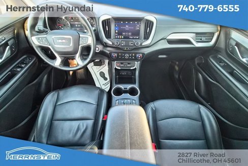 Used 2024 GMC Terrain SLT image 13