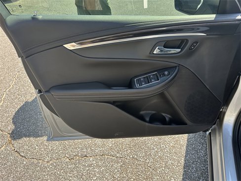 Used 2019 Chevrolet Impala LT w/ LT Convenience Package image 6