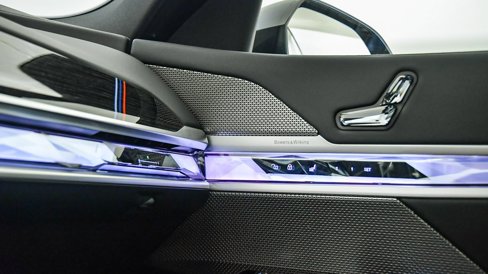 New 2026 BMW 750e xDrive image 28