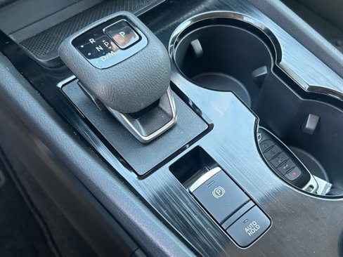 Used 2025 Nissan Rogue SV image 17