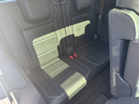 Used 2021 Volkswagen Tiguan SE w/ Panoramic Sunroof Package image 9