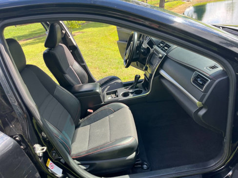 Used 2017 Toyota Camry SE image 5
