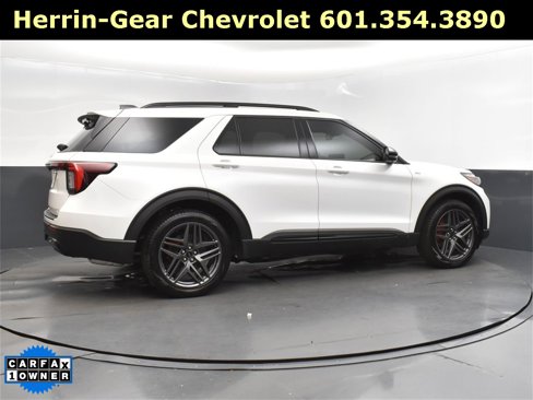 Used 2025 Ford Explorer ST-Line w/ Premium Package image 8