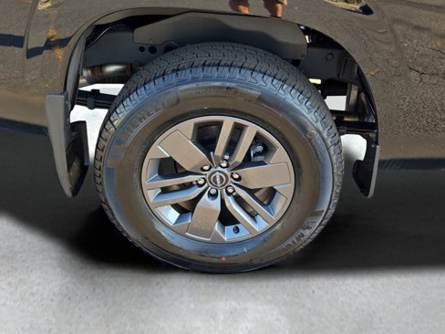 Used 2025 Nissan Frontier SV image 8