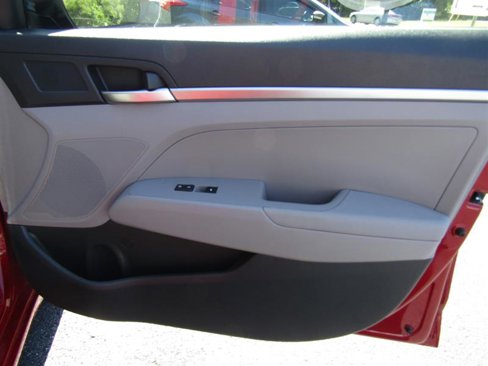 Used 2020 Hyundai Elantra SE image 27