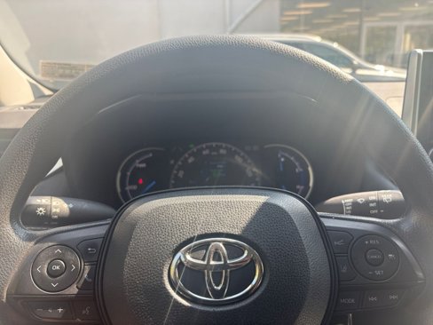 Used 2024 Toyota RAV4 LE image 27