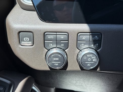 New 2025 GMC Sierra 2500 SLT w/ SLT Convenience Package image 31