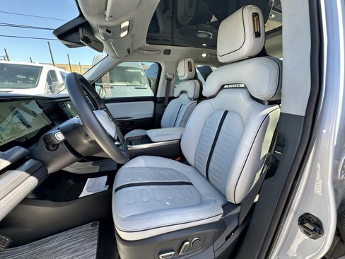 Used 2023 Rivian R1T Adventure image 10