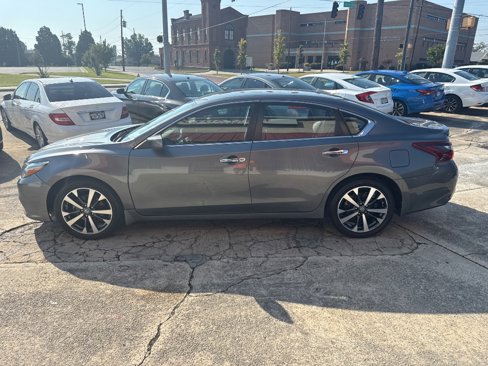 Used 2017 Nissan Altima 2.5 SR w/ LED Appearance Package image 7