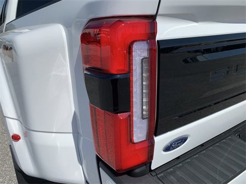 Used 2025 Ford F450 Platinum image 12