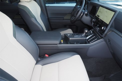 Used 2025 Lexus GX 550 image 24