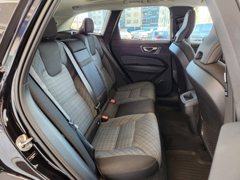Used 2022 Volvo XC60 B5 Momentum image 23