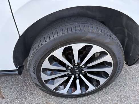 Used 2024 Lincoln Navigator L Reserve image 13