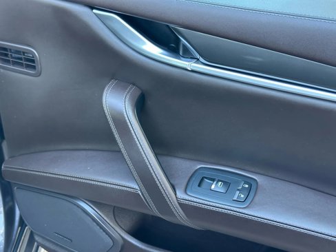Used 2018 Maserati Ghibli GranLusso image 26