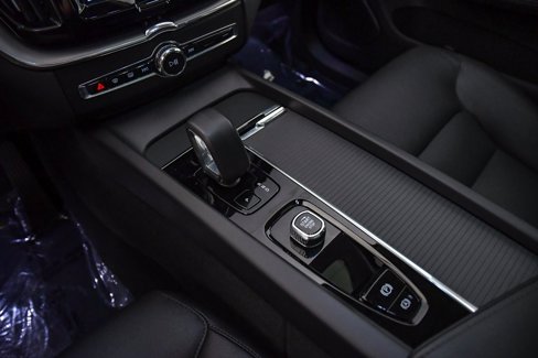 Certified 2025 Volvo XC60 B5 Core w/ Protection Package Premier image 22