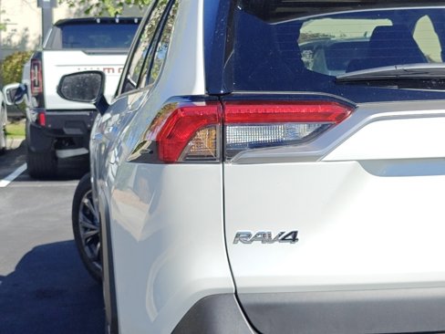 Used 2025 Toyota RAV4 Limited image 35