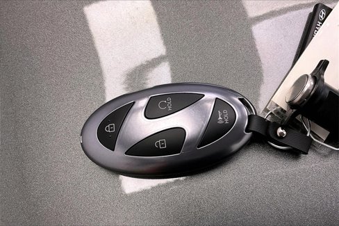 Used 2025 Hyundai Elantra Sport image 9