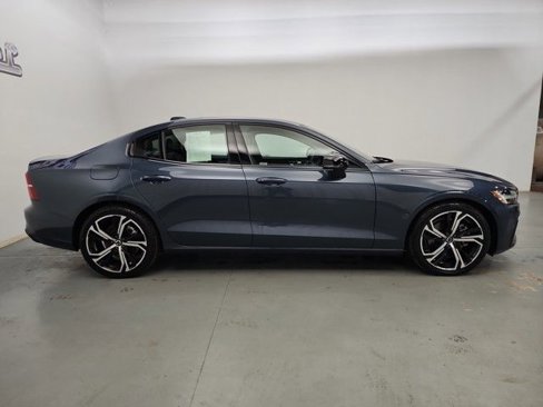 Used 2024 Volvo S60 B5 Core image 11