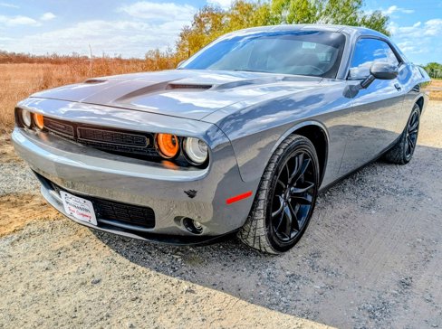 Used 2017 Dodge Challenger SXT w/ Blacktop Package image 4