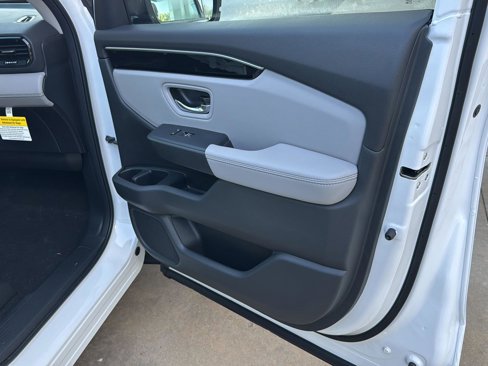 New 2025 Honda Pilot Touring image 12