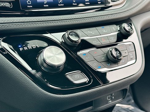 New 2026 Chrysler Pacifica Select image 12