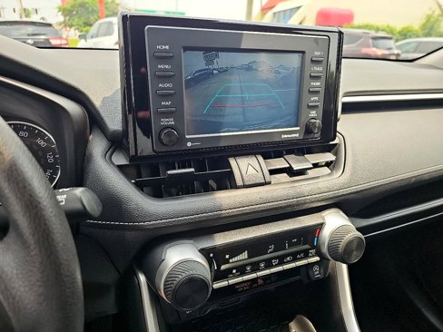 Used 2022 Toyota RAV4 LE image 17